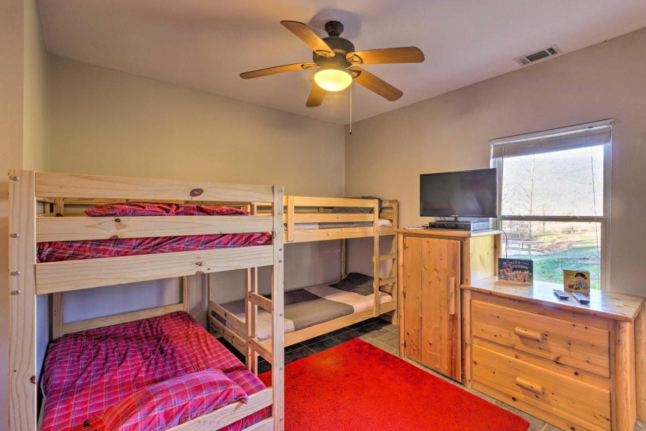 Pet-Friendly Blue Ridge, Cherokee Forest Retreat! Greeneville Екстериор снимка