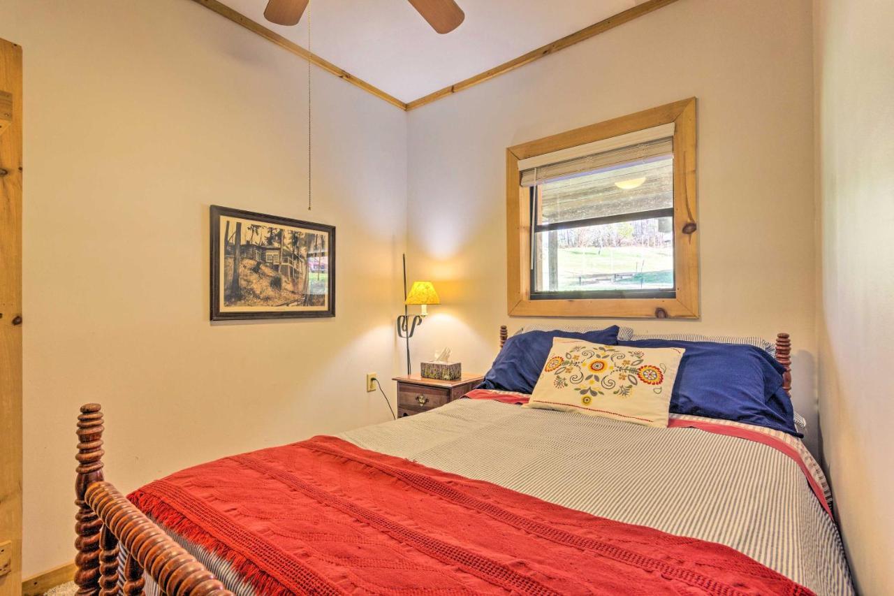Pet-Friendly Blue Ridge, Cherokee Forest Retreat! Greeneville Екстериор снимка